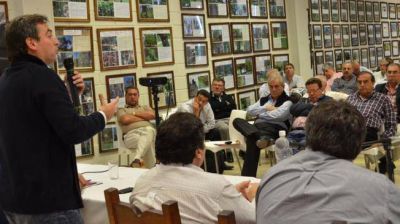 Virtual apoyo de intendentes radicales a Aguad