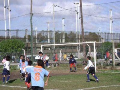 La Fiesta del F�tbol Barrial puso primera en un d�a inolvidable