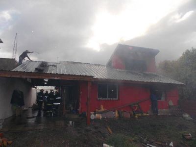 Vecino salv� dos chicas del fuego en El Bols�n