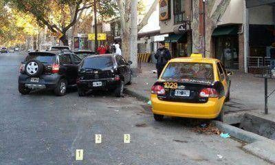 Un taxista perdi� tres dedos de una mano al ser embestido en Ciudad