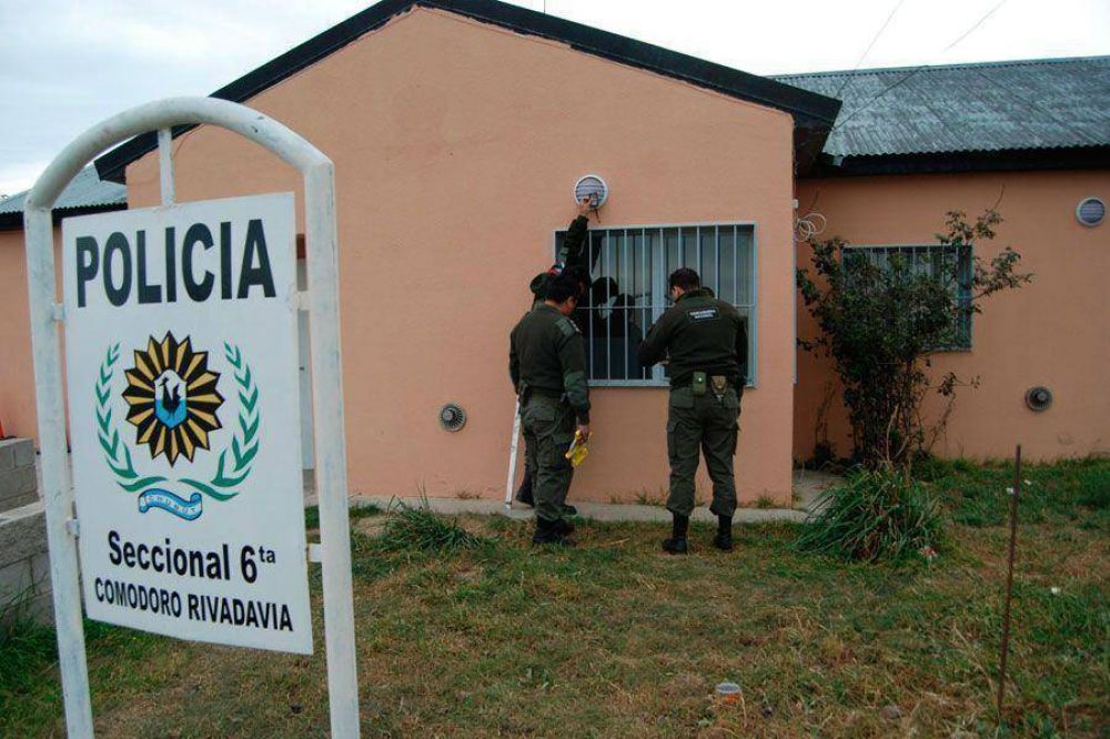Incendio en comisaria: ya trabajan peritos de Gendarmer�a Nacional