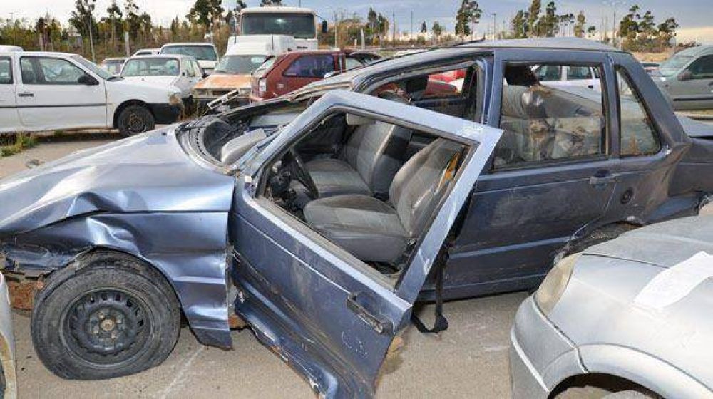 Un polic�a federal muri� tras un choque y vuelco en El Infiernillo