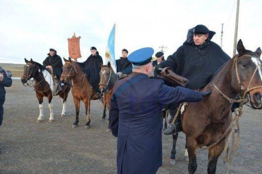 Los jinetes policiales llegaron a Ushuaia para un nuevo aniversario de la instituci�n