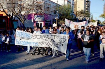 Marcharon para pedir justicia por Adriana Tiznado en Regina