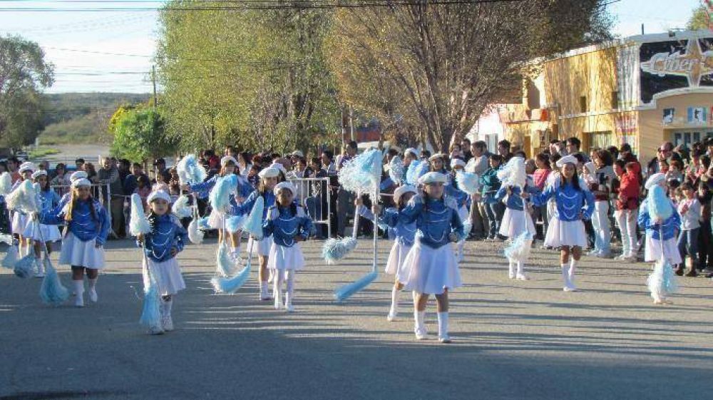 Desfile y torta para celebrar el 108� aniversario de Chimpay