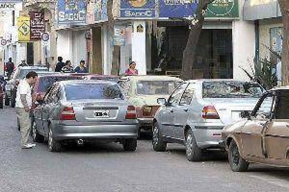 Concejales reciben a Carlos Giambroni por el estacionamiento medido