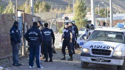 Asesinan a dos j�venes de disparos en la cabeza y un tercero est� grave