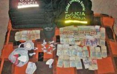 Secuestran casi medio kilo de coca�na en una vivienda capitalina