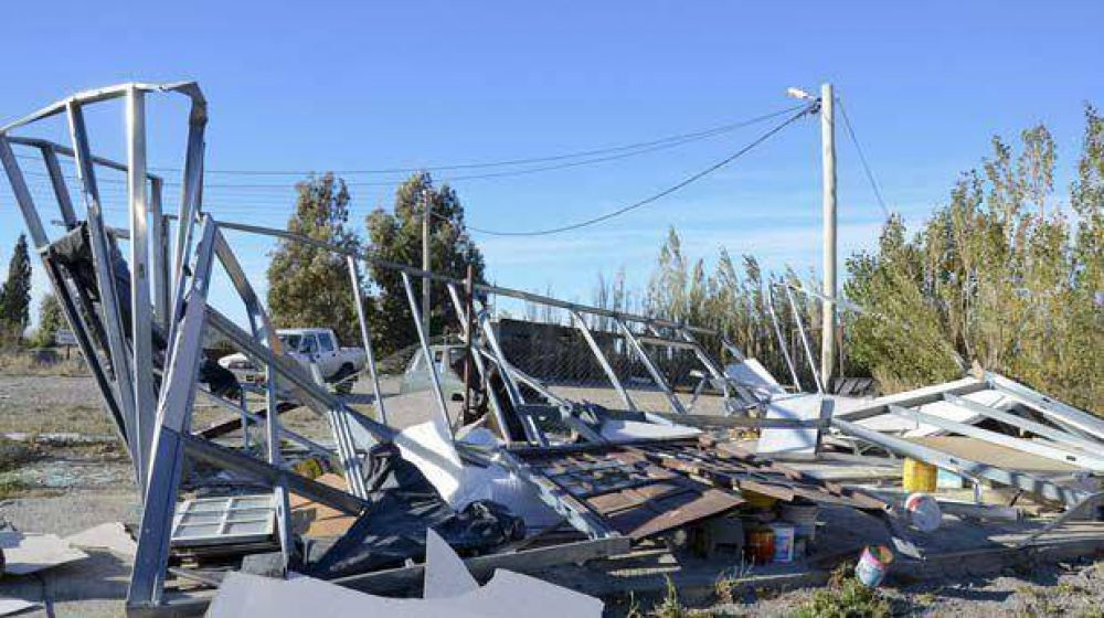 El fuerte viento destroz� una casa en el Cord�n Forestal