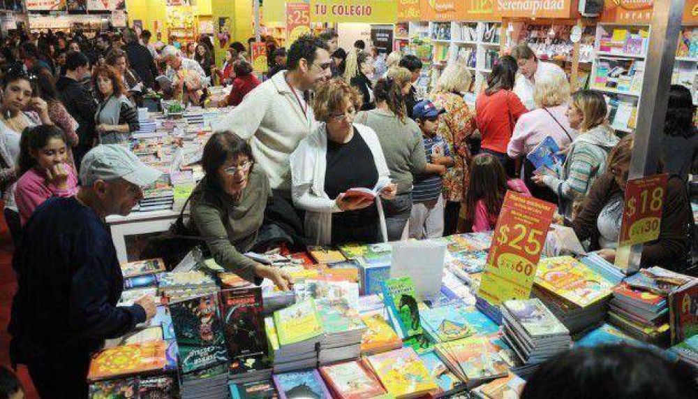 Gran cantidad de turistas en la Feria del Libro