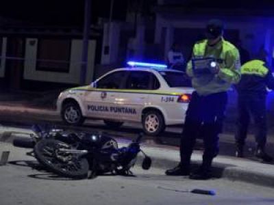 Una joven muri� al chocar en moto