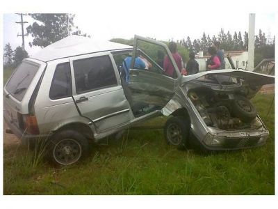 Milagro en Chajar�: un auto se parti� en dos y el conductor sali� ileso