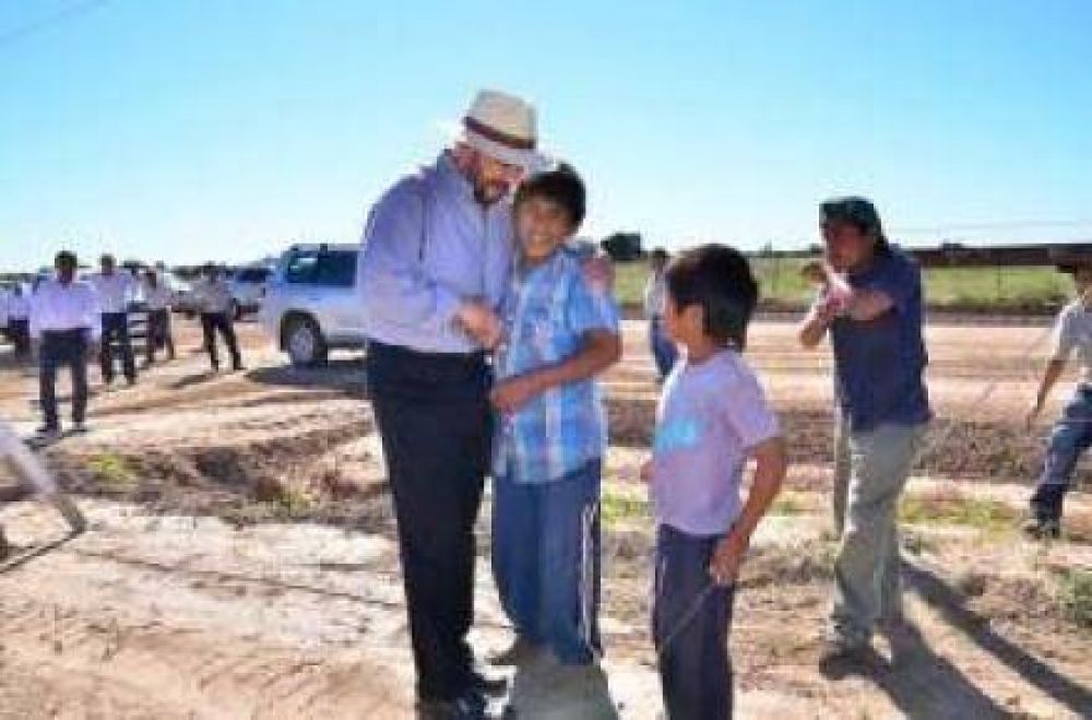 Insfr�n dijo que la cercan�a con el pueblo es la base de la fortaleza de su gobierno 