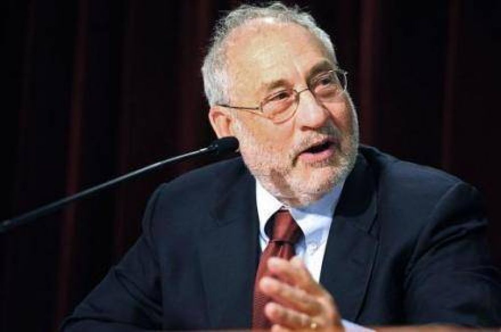 Stiglitz: "Para que la prensa cumpla su rol debe haber regulaciones competitivas muy fuertes" 