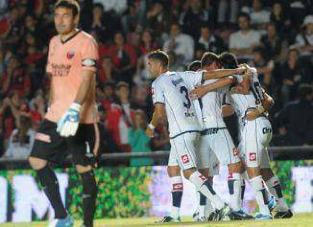 Quilmes jug� un partidazo y gole� a Col�n en Santa Fe