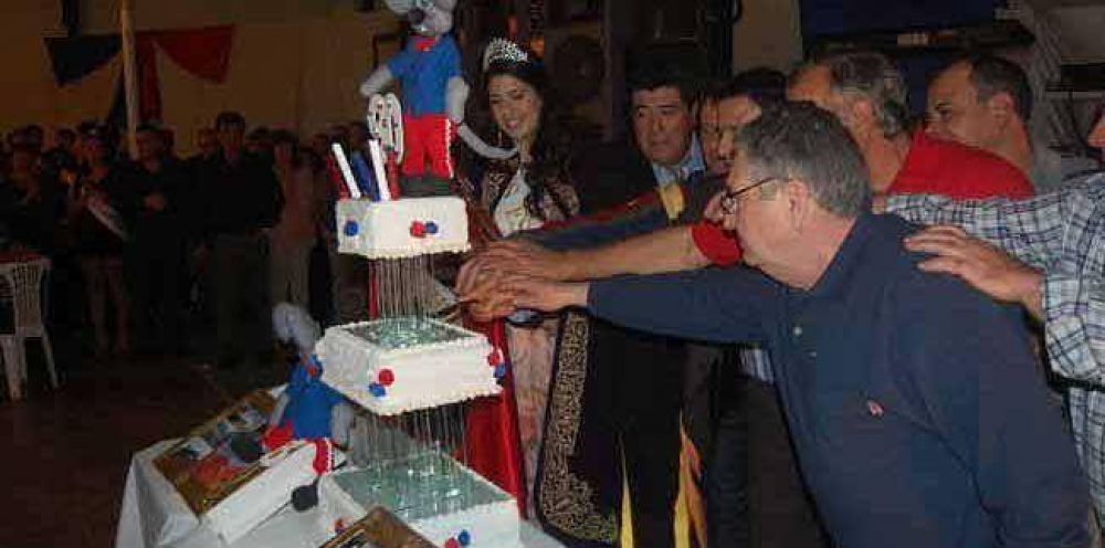 Estudiantil de Castex festej� los 90 a�os