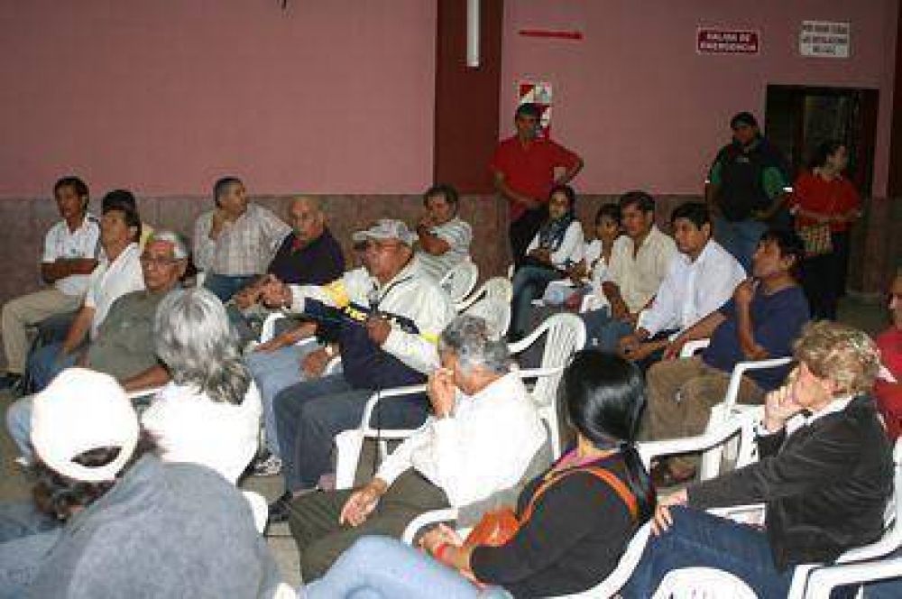 Piden frenar a los v�ndalos y m�s accionar de la polic�a