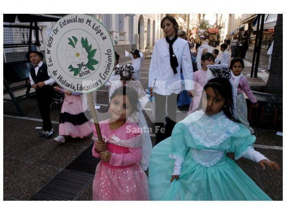 La avenida L�pez y Planes se viste de fiesta por el Himno