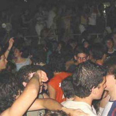 Cuatro heridos por peleas en una fiesta, un boliche y un bar de la regi�n