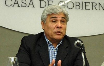 Tras el esc�ndalo, Heredia neg� que piense renunciar