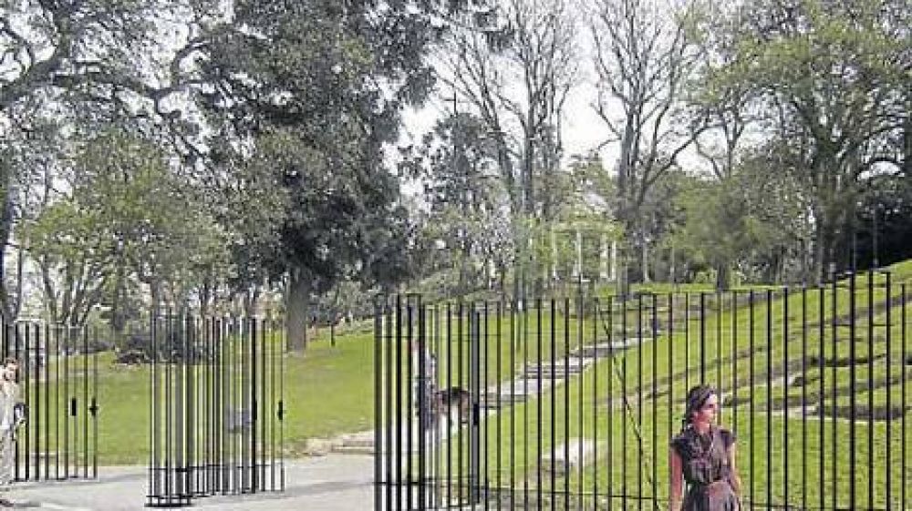 Parque Lezama: la pelea por las rejas demora la obra de puesta en valor