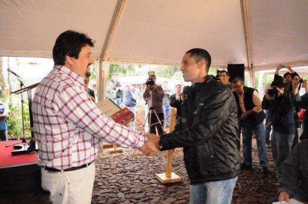 Closs: �Vivienda y tierra van de la mano y hay que tener una visi�n social�