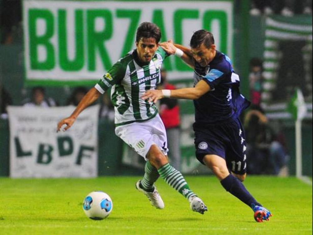 No pega una: La Lepra se equivoc� demasiado y Banfield lo ataladr�