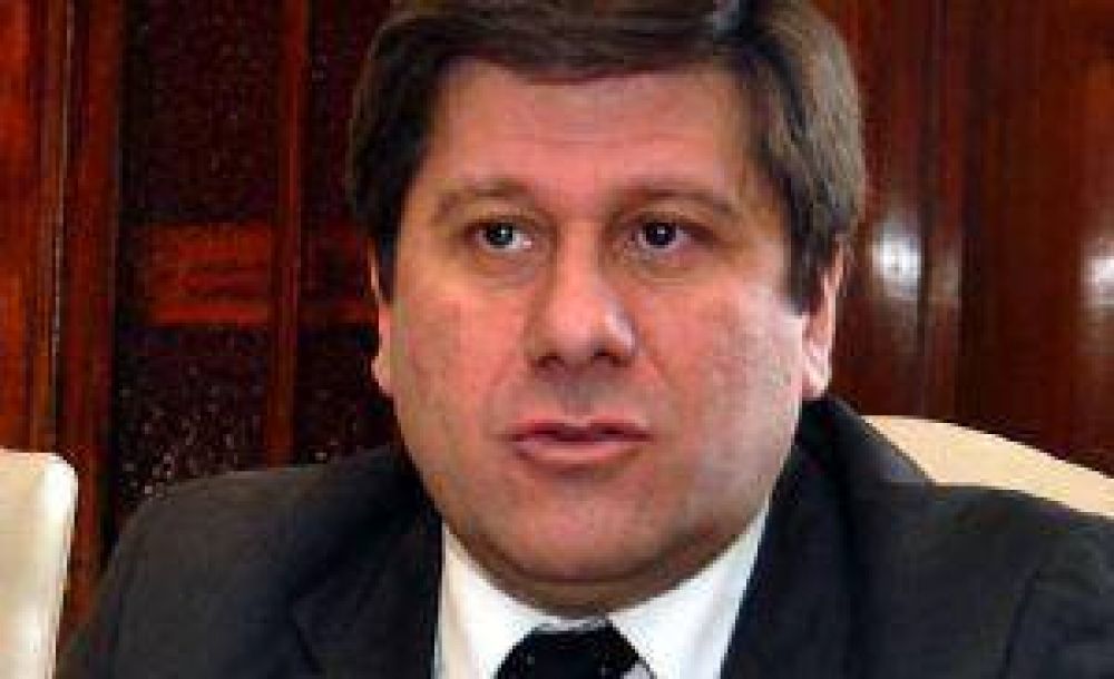 Con un bono, P�rez sale a buscar 150 millones de d�lares