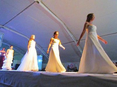Moda, danzas y cultura en un espl�ndido desfile-Show