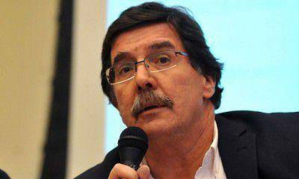 Sileoni firm� un convenio con P�rez para construir 80 playones deportivos