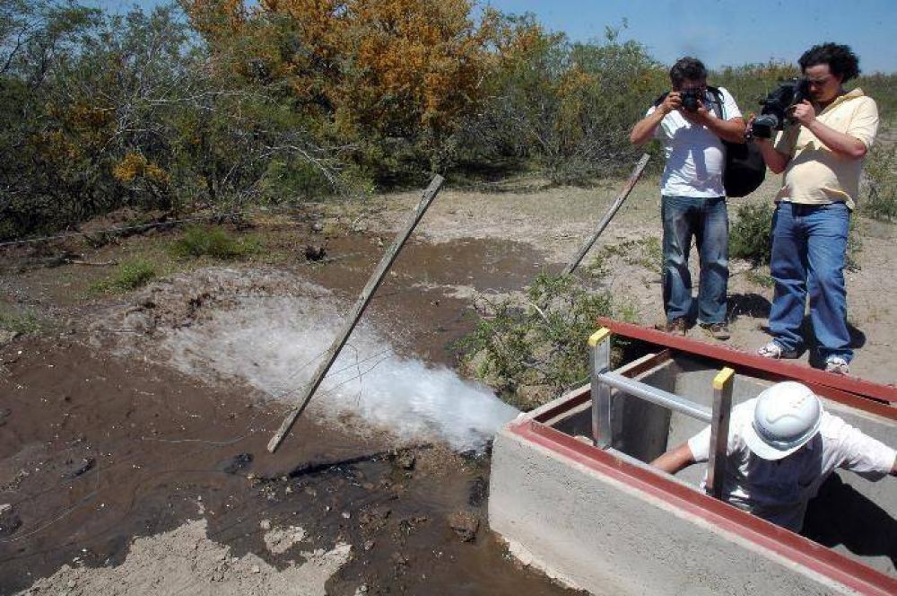 Acueducto s�lo beneficia a un pu�ado de ganaderos