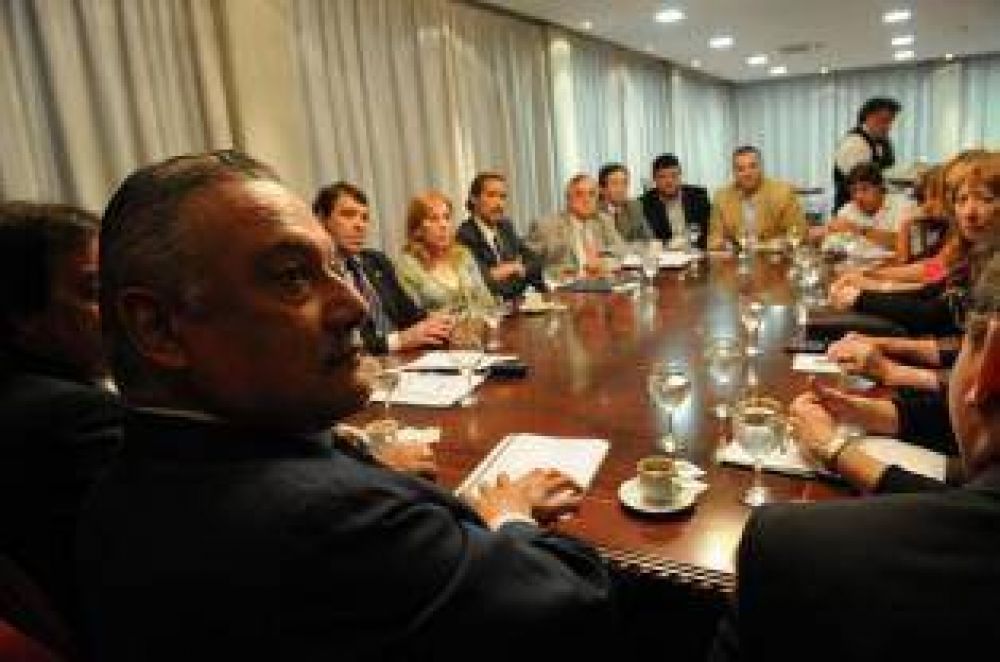 El PE emitir�a Letras de Tesorer�a, pero Alperovich asegura que no las utilizar�