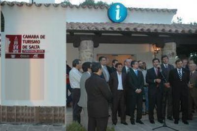 El gobernador Urtubey inaugur� la sede de la Camara de Turismo. 