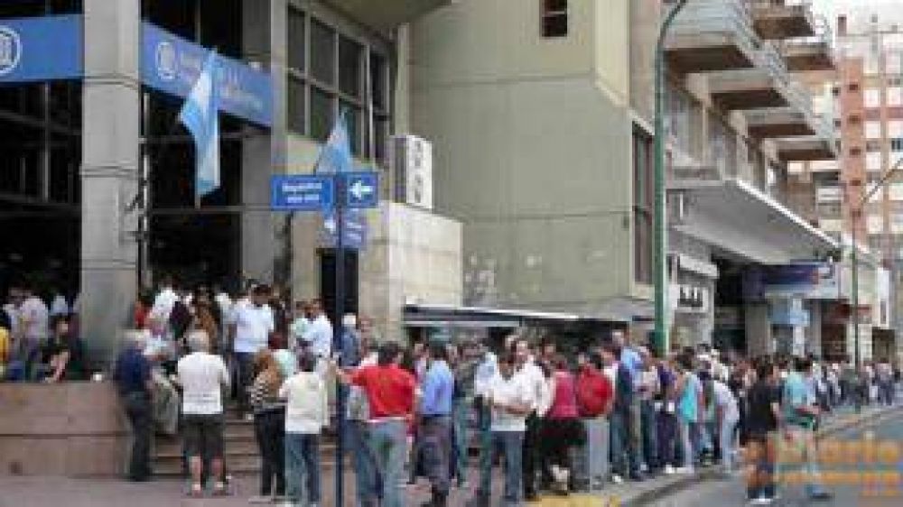 Contin�an las medidas de fuerza en bancos