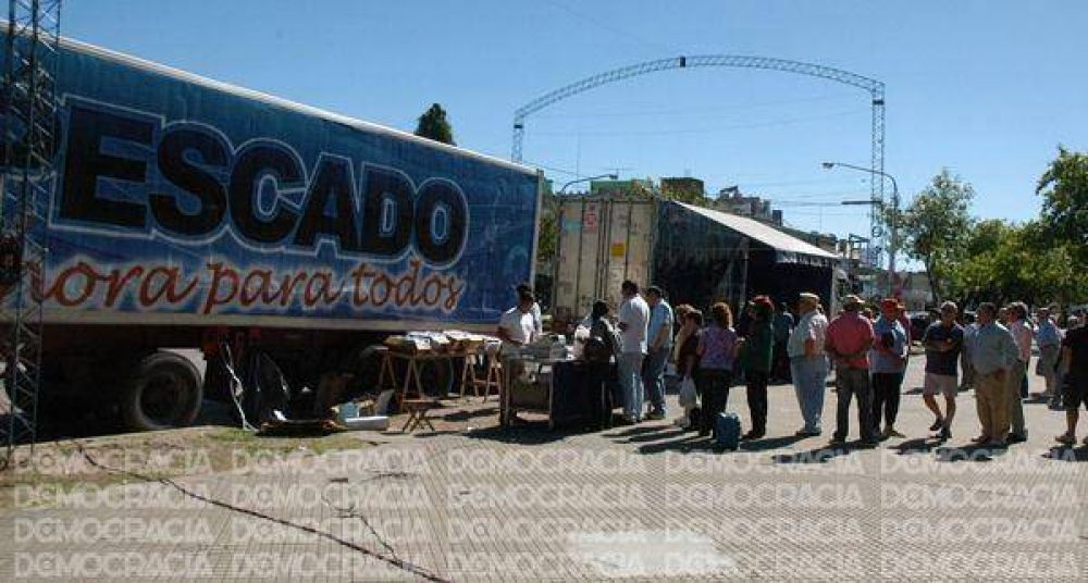 El �Pescado y pasta para todos� genera malestar entre los comerciantes locales