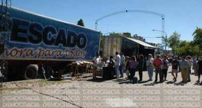 El �Pescado y pasta para todos� genera malestar entre los comerciantes locales