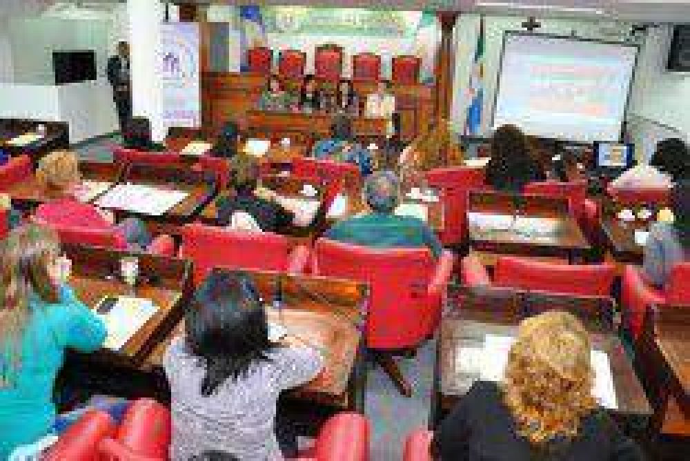 Multisectorial de la Mujer: La problem�tica de la mujer de media y tercera edad