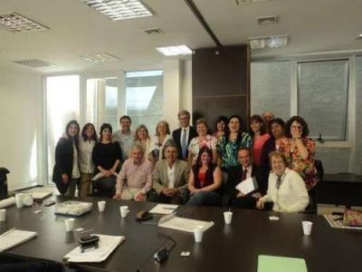 EL FORO DE CONSEJEROS DE LA UCR DENUNCIA QUE HAY DISTRITOS QUE YA NO DAN LA LECHE A LOS ALUMNOS