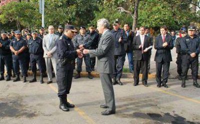 Ministerio de Gobierno entreg� nuevos veh�culos a la Polic�a