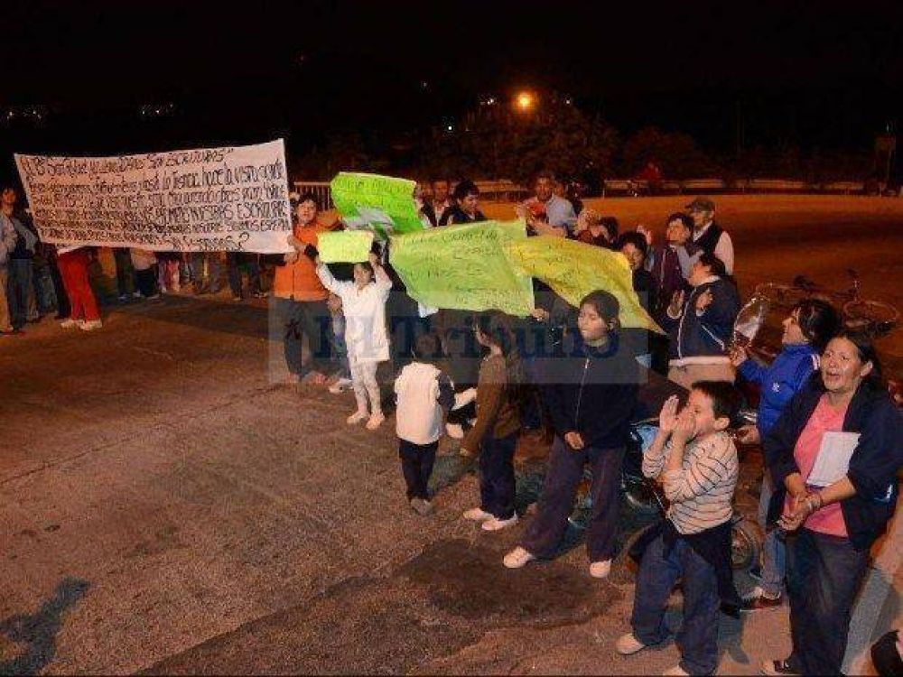 Vecinos de barrio San Rafael cortan el puente Roberto Romero