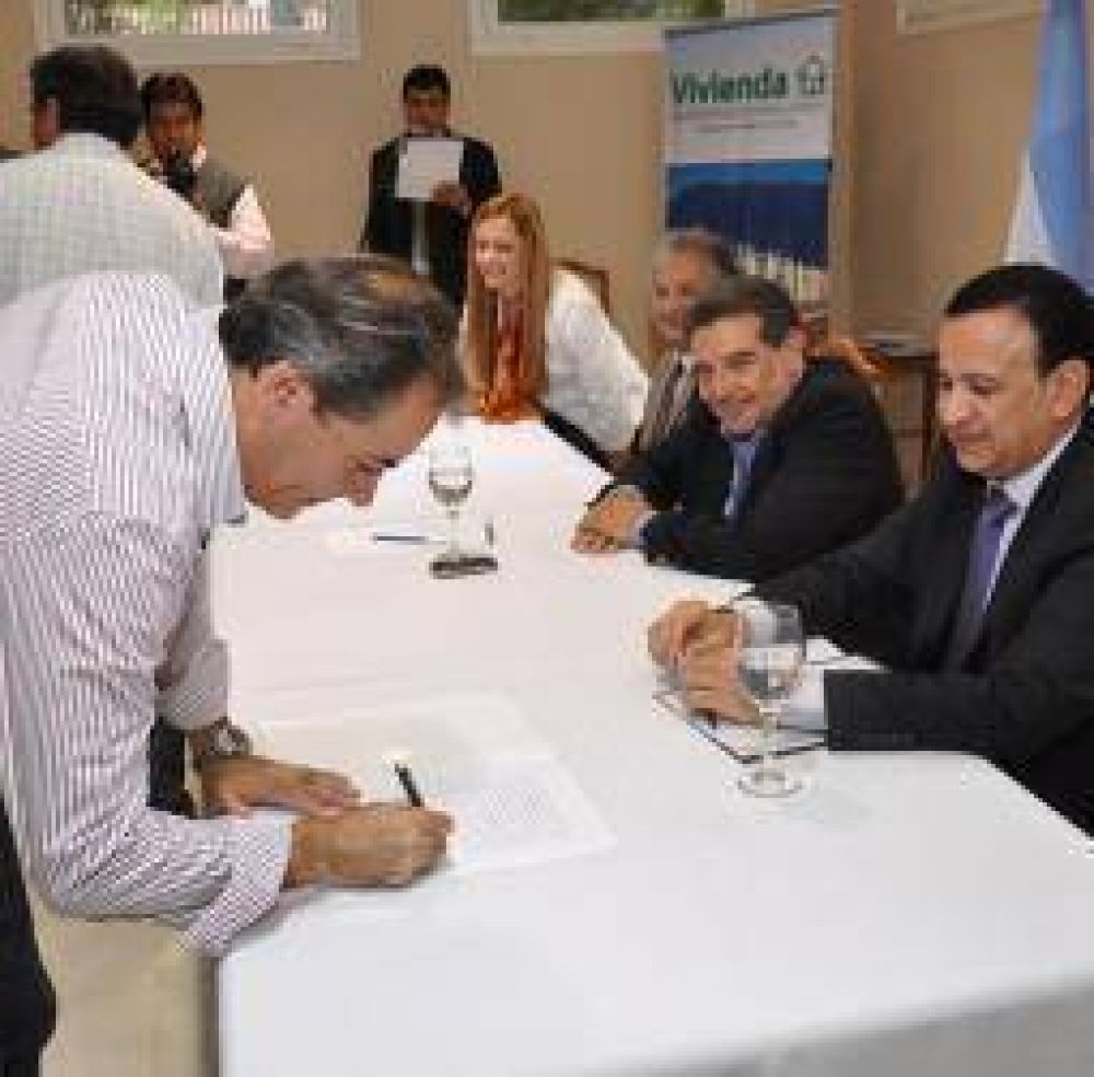 Vuelcan 107 millones de pesos a viviendas sociales en La Rioja