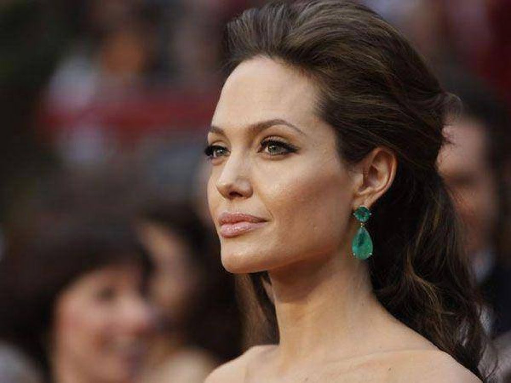 Angelina Jolie se someti� a una doble mastectom�a