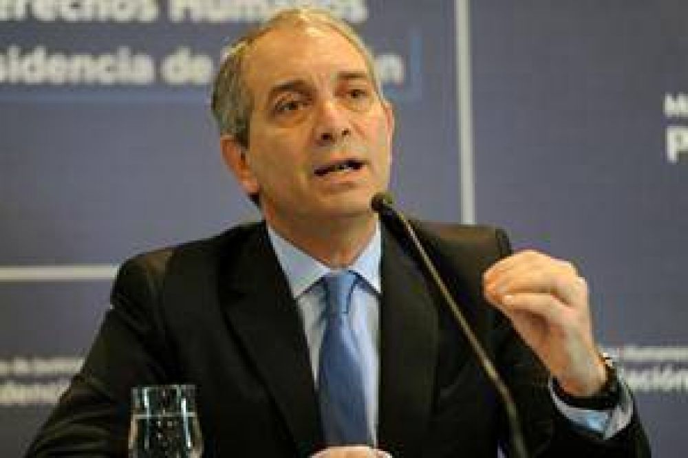 Alak: "Usan los medios para matarnos moralmente"