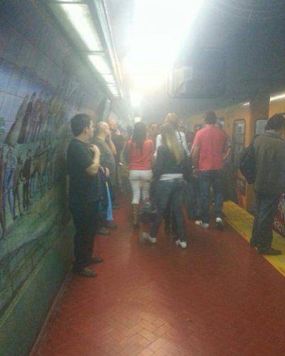 Susto en la L�nea D del subte por humo en un vag�n
