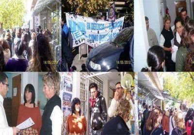 �Docentes de Roca se concentran por distintos reclamos�