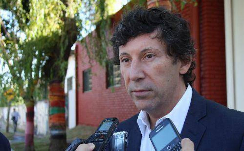 Posse: "El avance del gobierno contra los medios es un ataque a la democracia"
