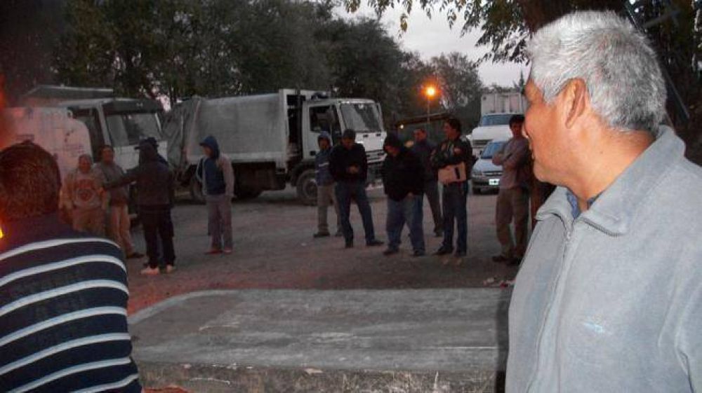 Cosqu�n: paran los municipales por tiempo indeterminado