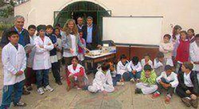  EQUIPAMIENTO PARA LA ESCUELA YAPEY� 