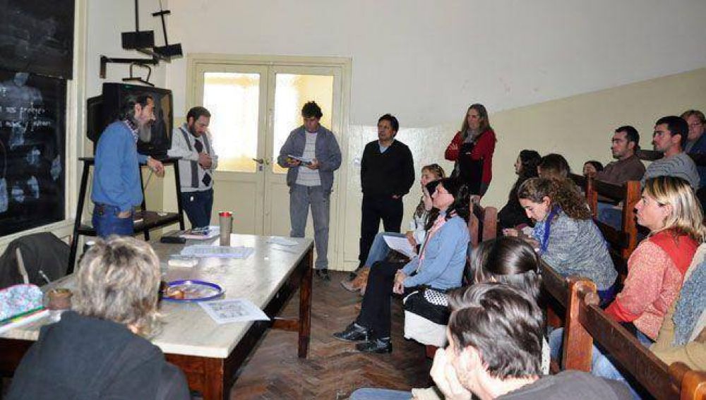 Profesores del Normal critican al Ministerio y convocan a recuperar la �escuela p�blica�