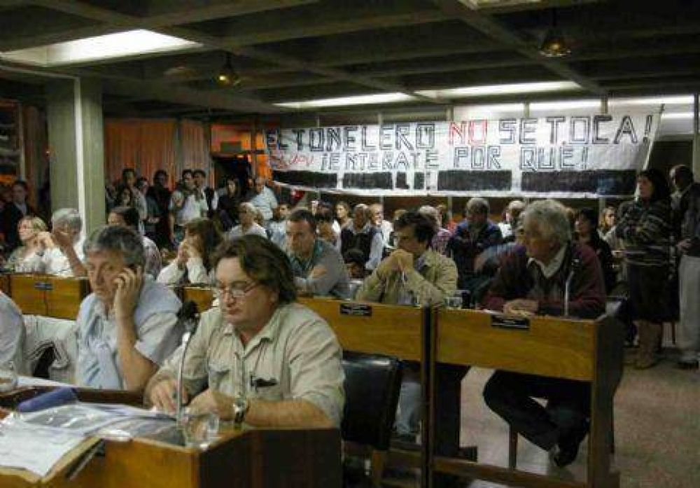 El Concejo aprob� una resoluci�n y estall� la pol�mica